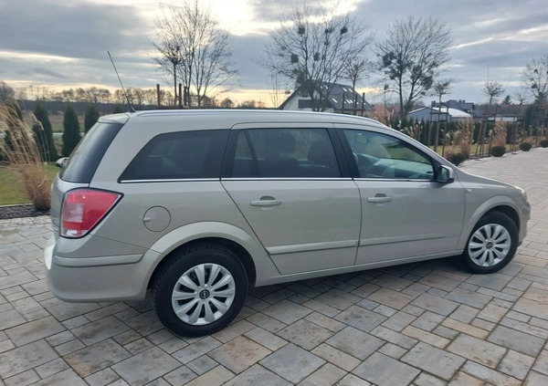 Opel Astra cena 13999 przebieg: 186000, rok produkcji 2007 z Kolbuszowa małe 781